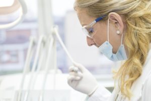 emergency dentist working with a patient that has a toothache